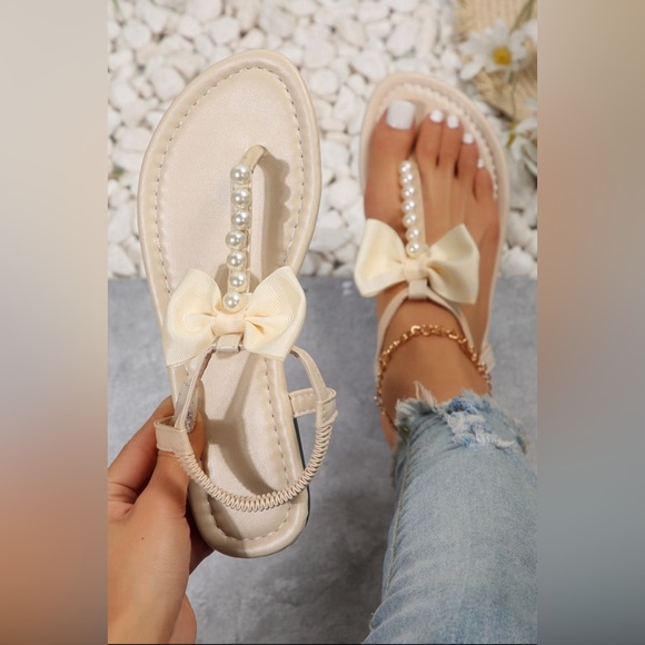 Beige bowknot pearl t-strap sandals - Picture 5 of 5